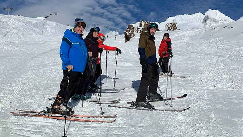 Group skiing Palmer